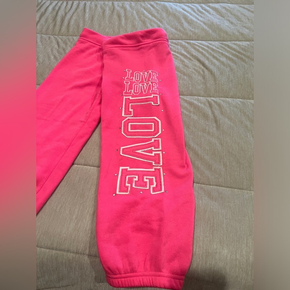 Pink Capri Sweat Pants “Love” - Picture 2 of 4